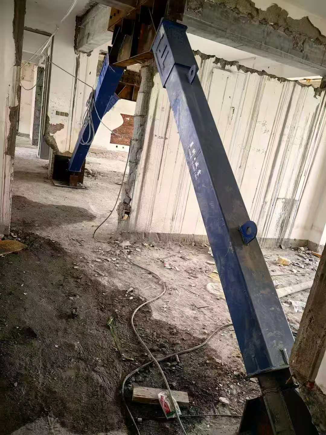 右江柱子粘钢加固施工工艺
